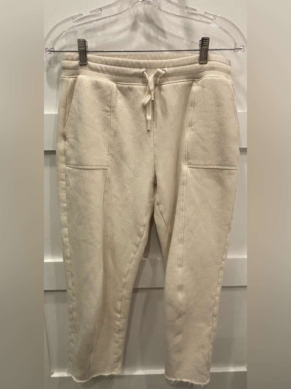 Beyond Yoga Cream Cropped Raw Hem Drawstring Joggers